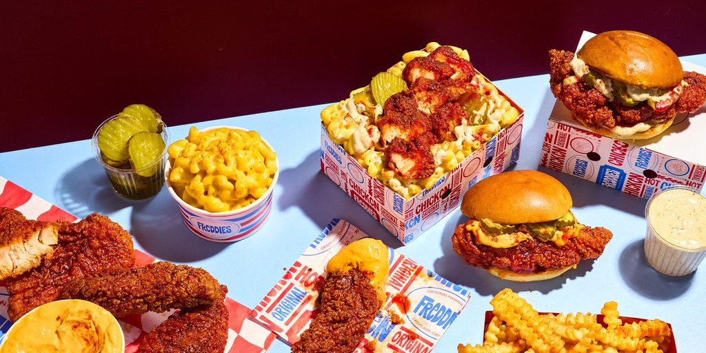 Tafel vol Freddies: tenders, sliders, mac 'n cheese en fries
