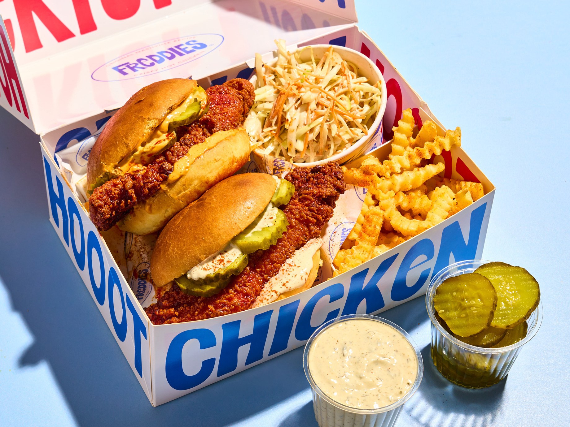 Freddies Hot Chicken box met sliders